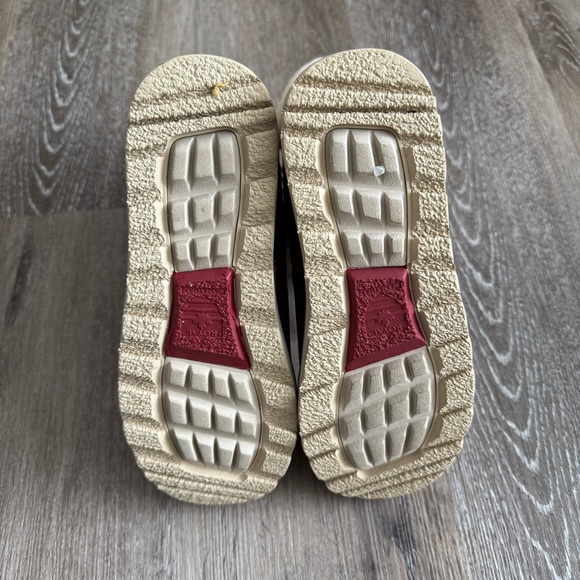 Women’s Royal Canadian Fur-Lined Boots - Picture 7 of 8